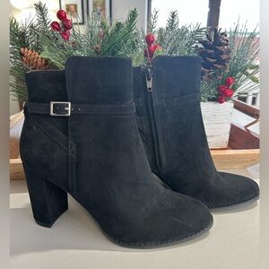 Banana Republic Black Suede Booties Women’s Size 7